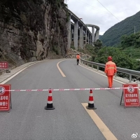 山体塌方！开州G211线国道中断，请绕道行驶！！！