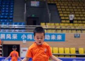 开州体育馆居然有一群小孩？原来是...