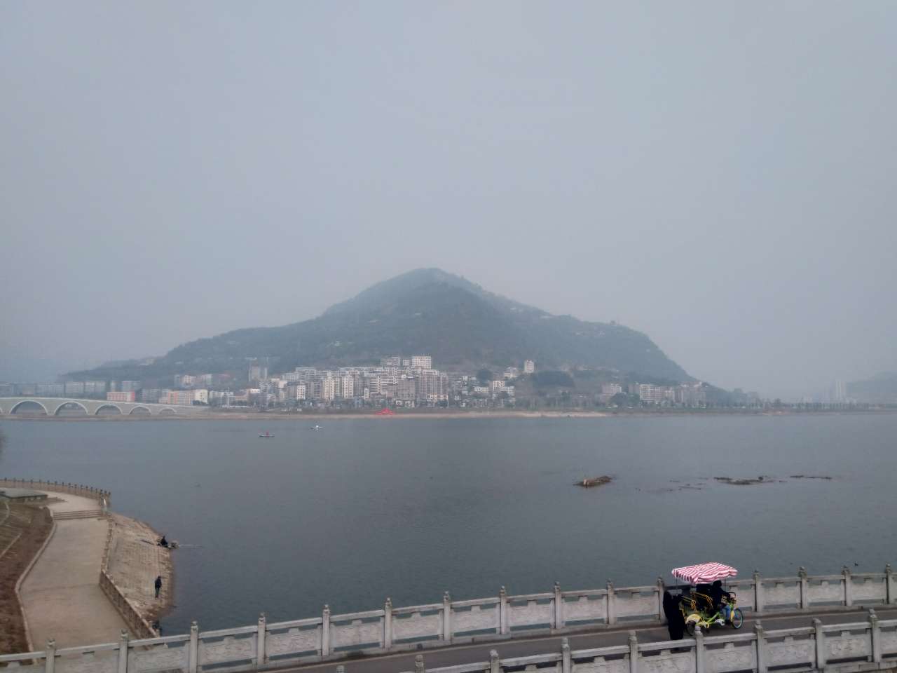 ‘Kaiyun官方网’薄雾的汉丰湖(图1)