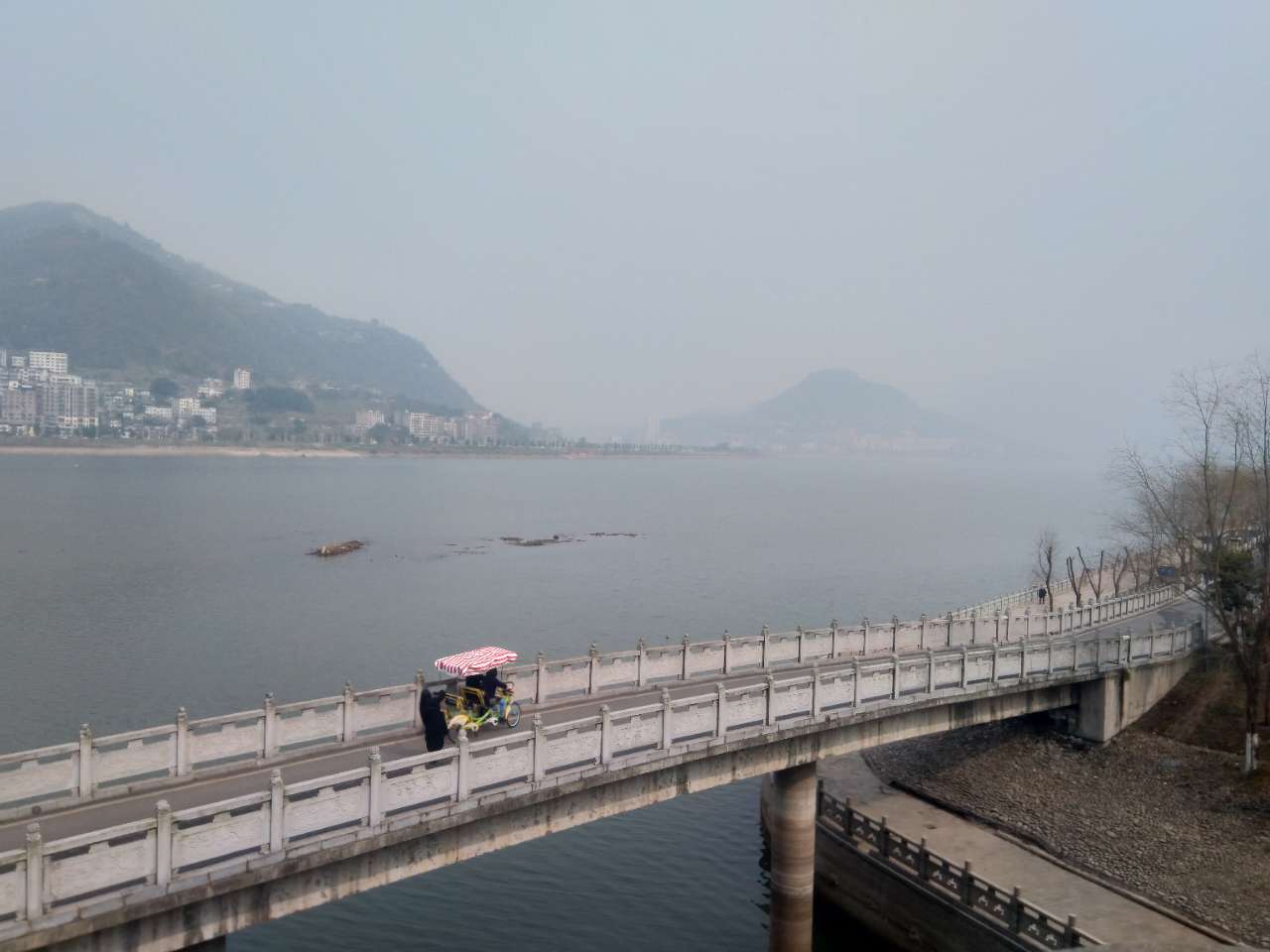 ‘Kaiyun官方网’薄雾的汉丰湖(图2)