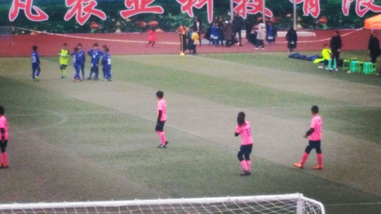 Kaiyun官方网_精彩的“汉丰湖杯”足球赛(图2)