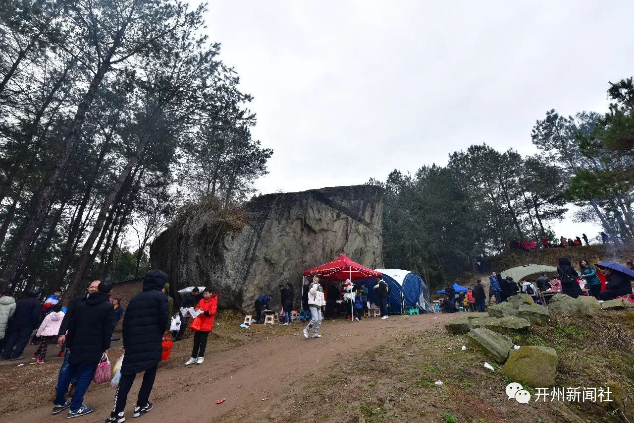 好壮观！开州区10万市民齐登高望远，如潮人流涌山巅【泛亚电竞官网】(图9)