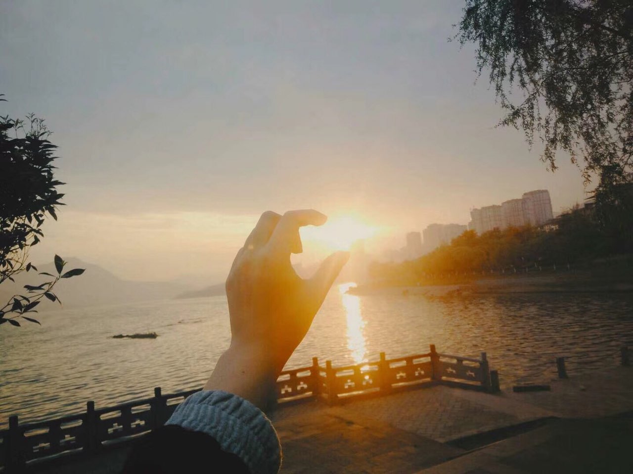 晨光中的汉丰湖“hq体育app官网入口”