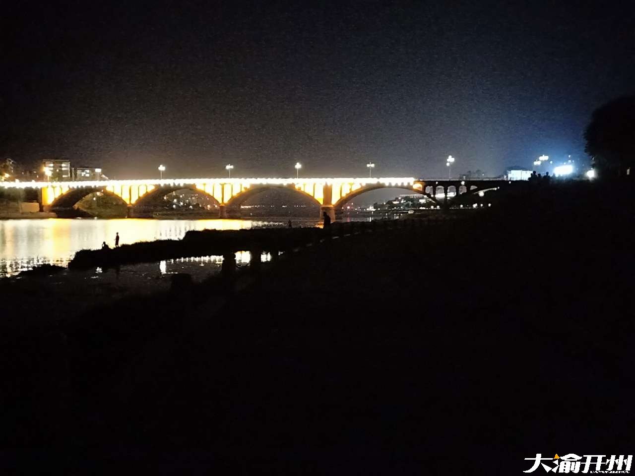 夜景汉丰湖畔|pg娱乐电子游戏官网APP下载(图3)