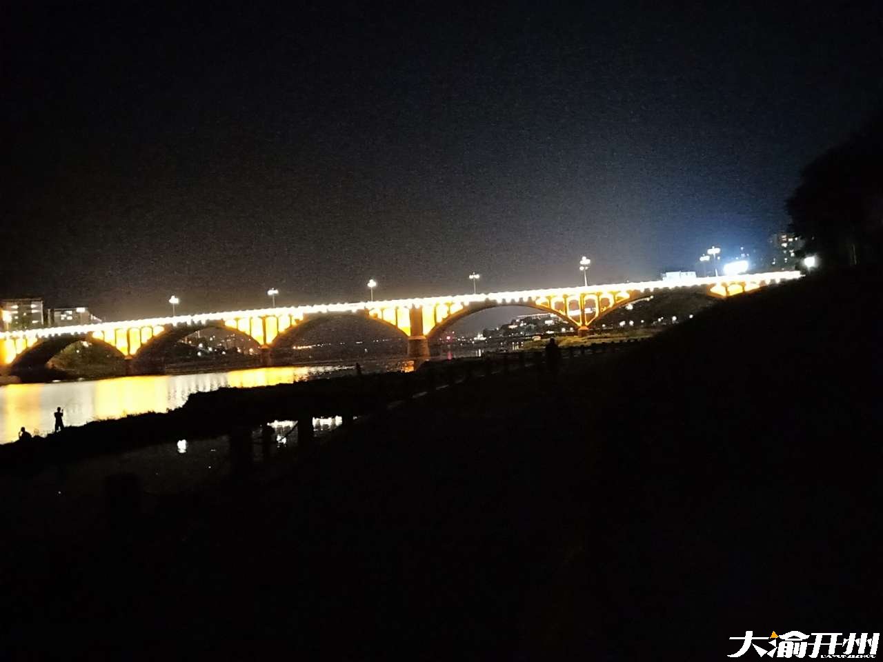 夜景汉丰湖畔|pg娱乐电子游戏官网APP下载(图4)