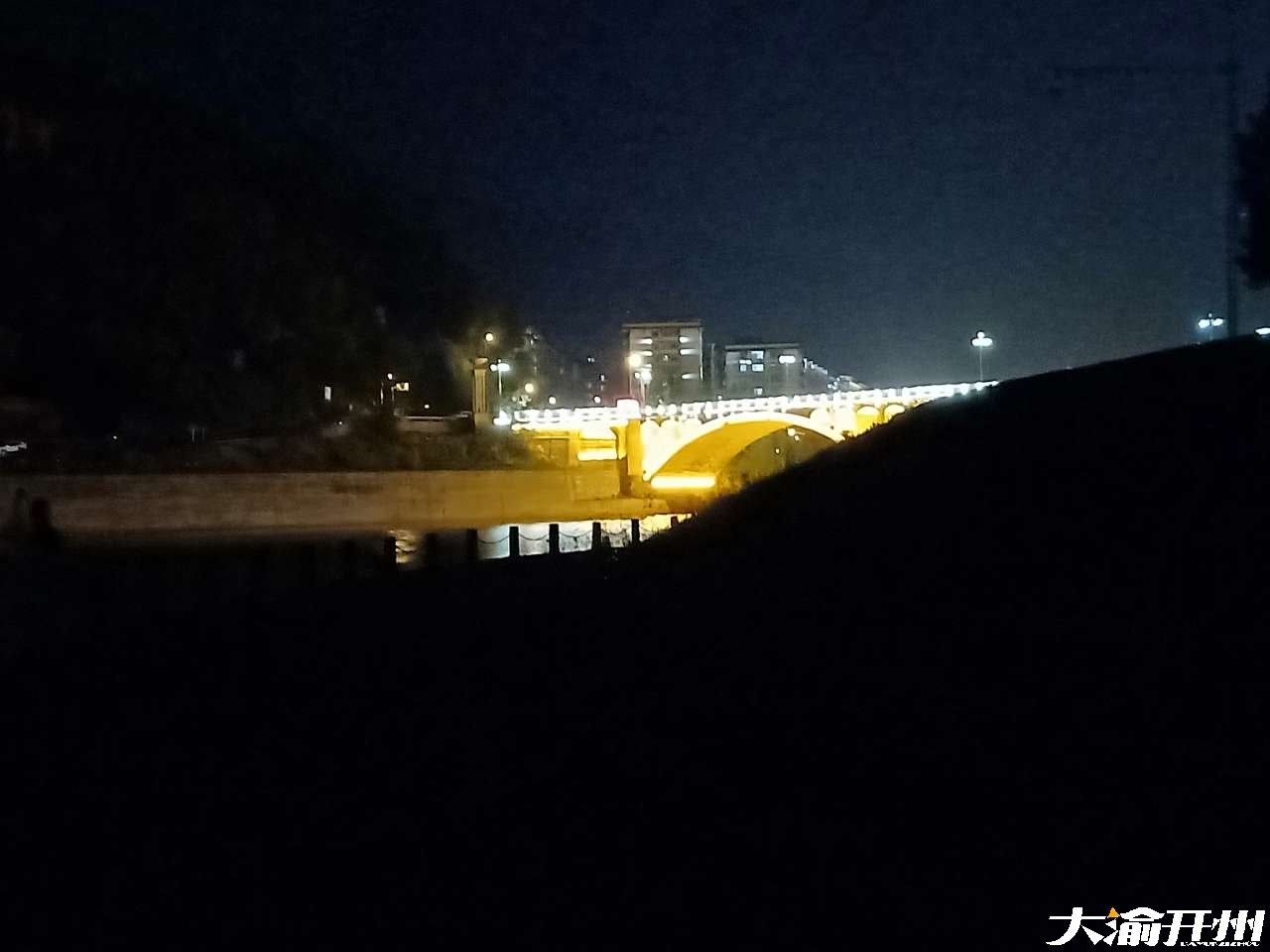 夜景汉丰湖畔|pg娱乐电子游戏官网APP下载(图1)