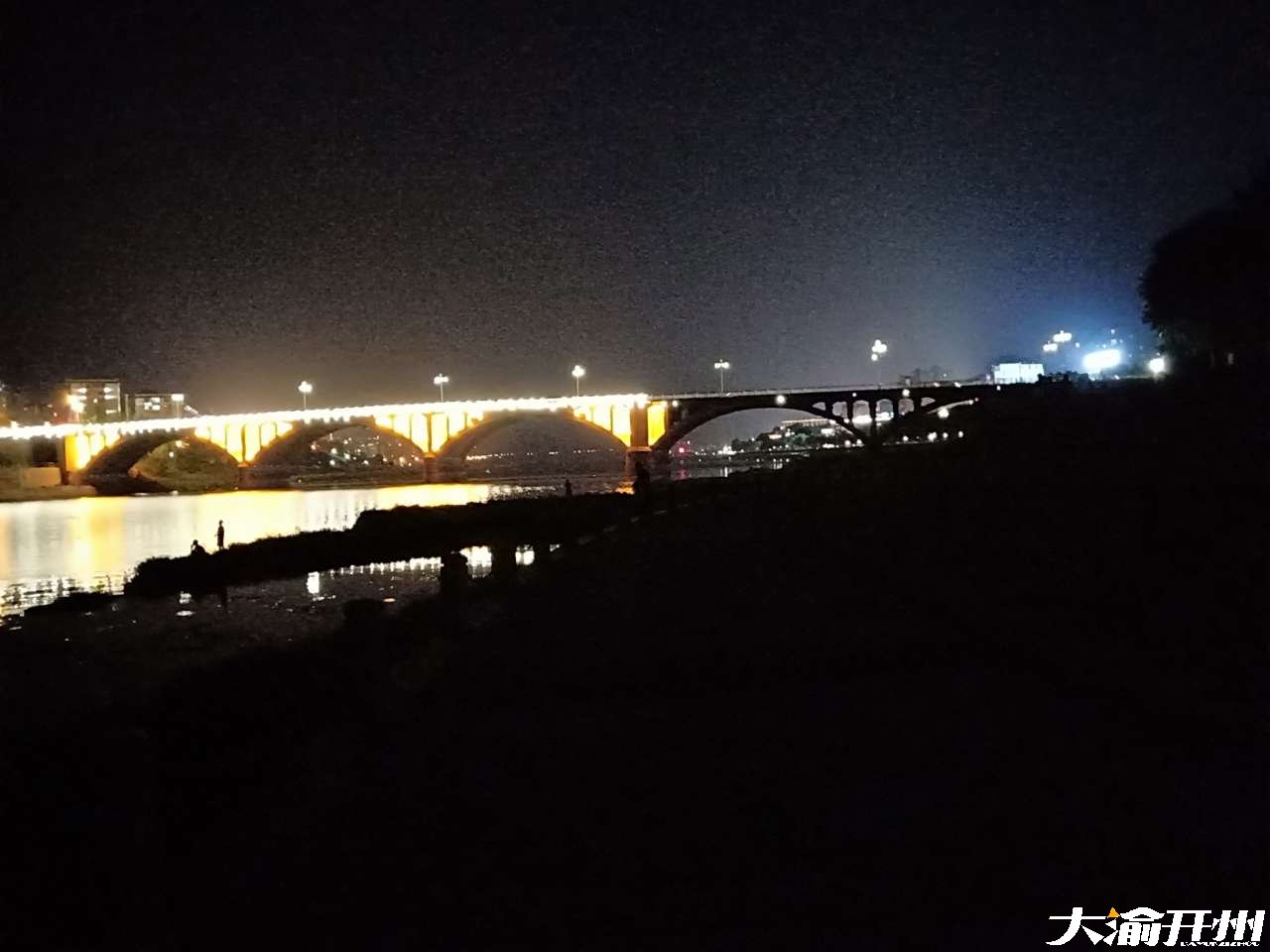夜景汉丰湖畔|pg娱乐电子游戏官网APP下载(图2)
