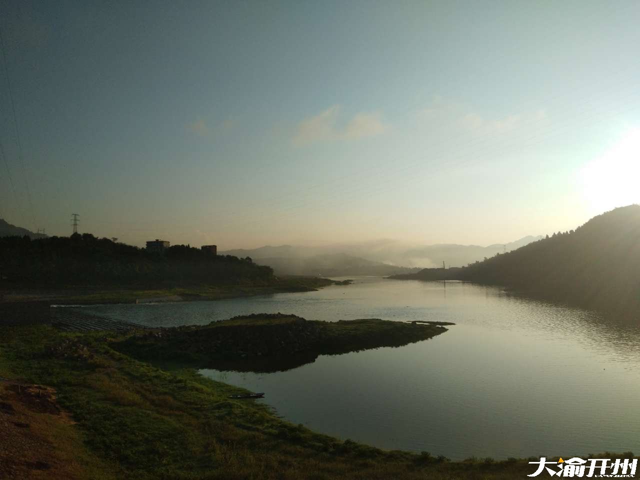 泛亚电竞官网：没想过清晨的调节坝这么美，起床晚了看来错过了很多风景(图9)