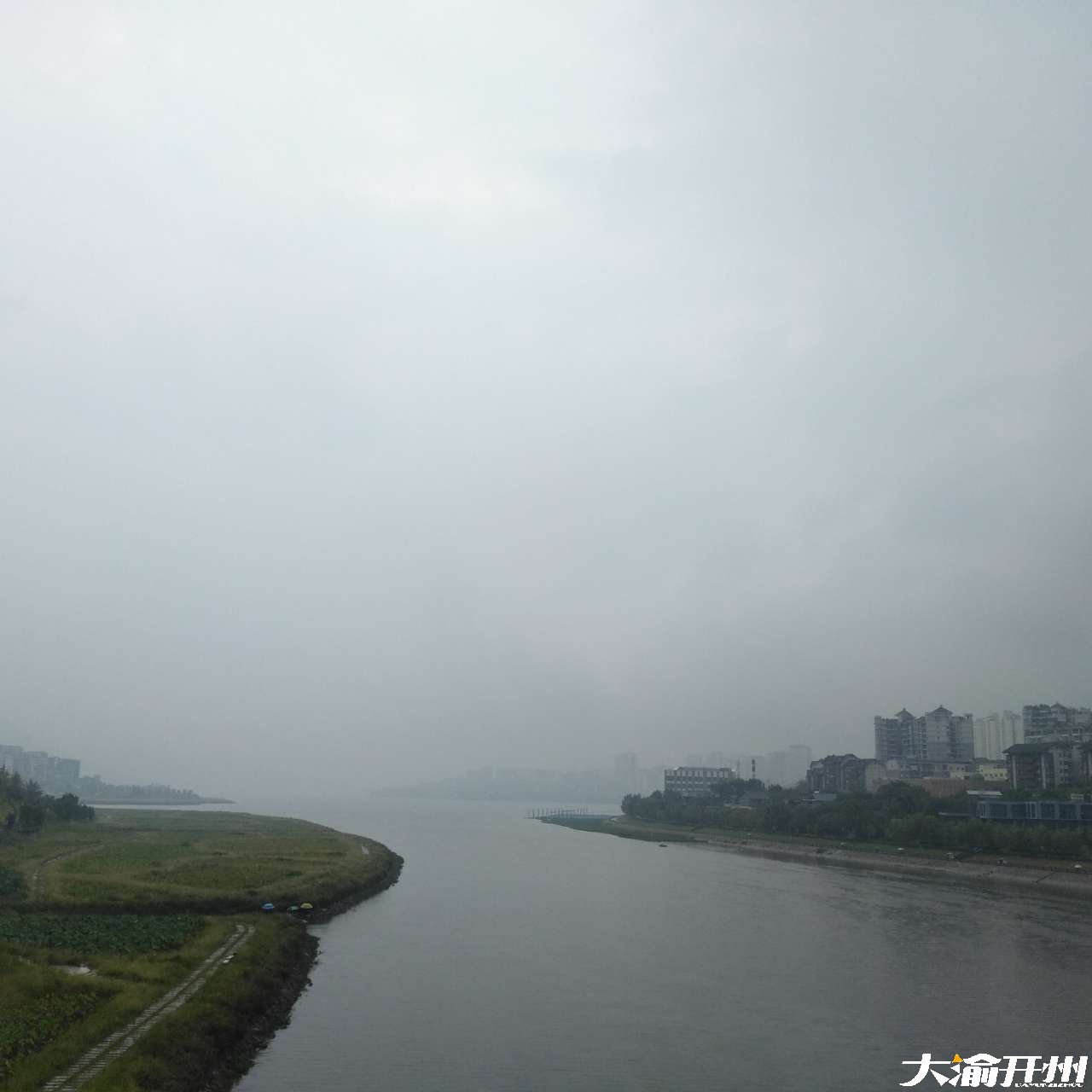 一场秋雨一场寒！秋雨来袭起凉意，汉丰湖畔烟波起，‘hq体育官方网站’(图2)