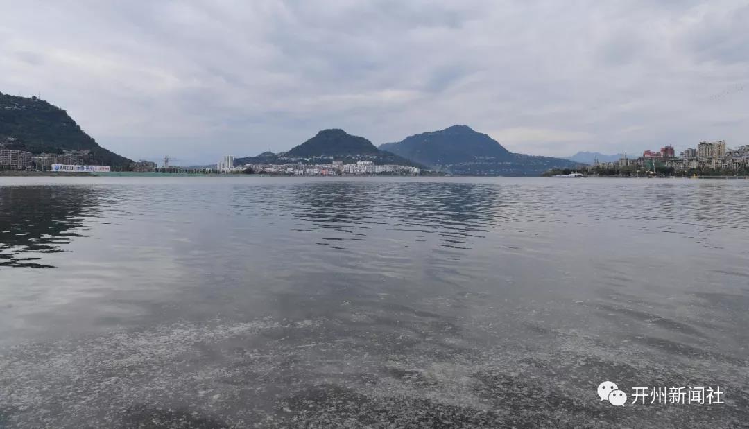 米6体育app官方下载：汉丰湖呈现平湖美景，清澈的湖水带来活力和灵动之美！(图2)