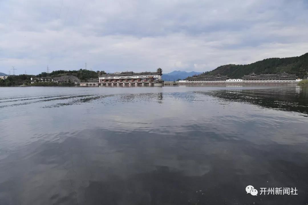 米6体育app官方下载：汉丰湖呈现平湖美景，清澈的湖水带来活力和灵动之美！(图8)
