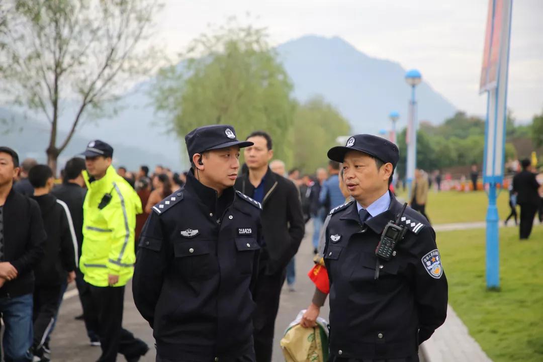 开州汉丰湖摩托艇公开赛，你在看比赛，而他们在看你!【雷火电竞官方网站】(图12)