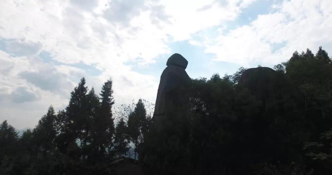 奇观！在巫山镇和开江县交界处,发现一块形如将军的巨石，【江南JN体育登录入口】(图7)