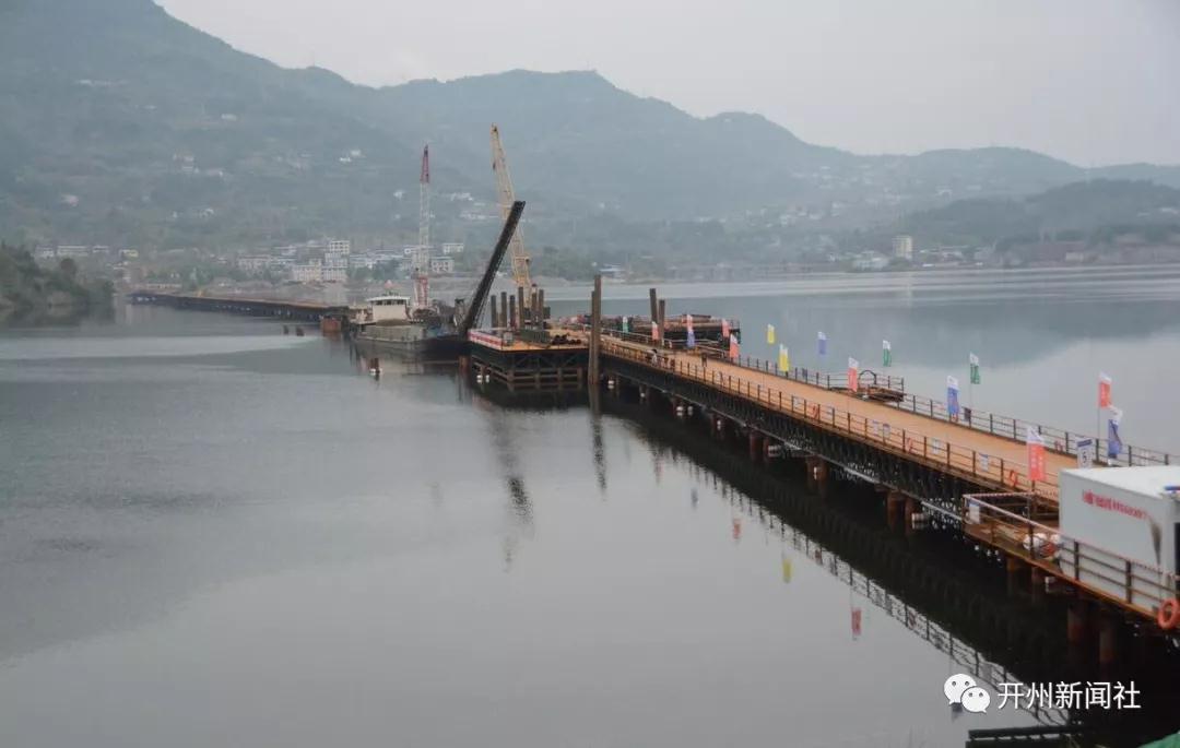 开城高速澎溪河特大桥建设有序推进，“蛙人”潜水作业...【半岛官方下载地址】(图2)