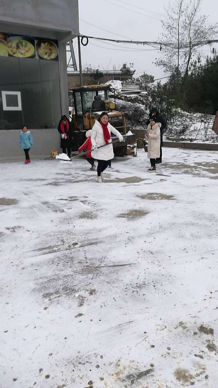 【半岛官网App下载】元旦期间在开州城附近赏雪不再是梦，南山已经成全了我们！(图8)