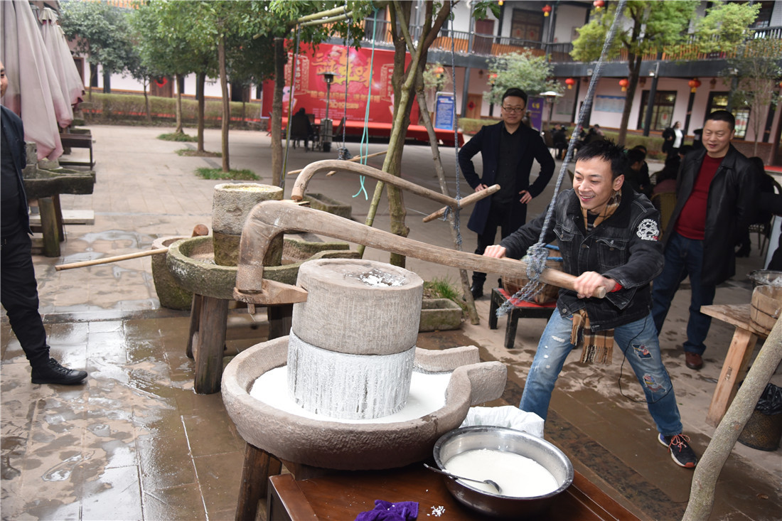 ‘半岛官方下载地址’感受年味风采 开州区大年民俗文化节陪你过新春(图4)