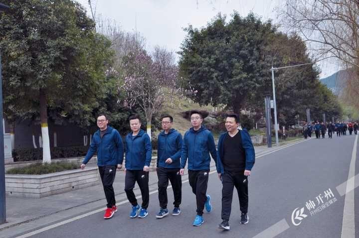 hq体育app官网入口|他们在汉丰湖边来了一场竞步走健身活动，向春天打招呼