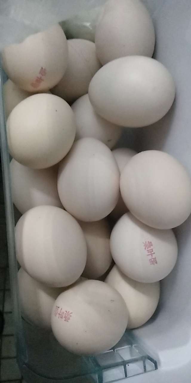 “南宫体育app下载”第一次在超市买桑叶鸡蛋，之前还真不知什么叫桑叶蛋呢!(图2)