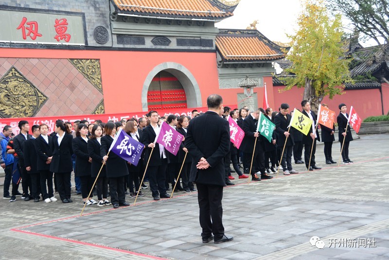 半岛官方下载地址-开州女子邱亭蓉，舞动青春展风采，创业路上竞芬芳(图6)