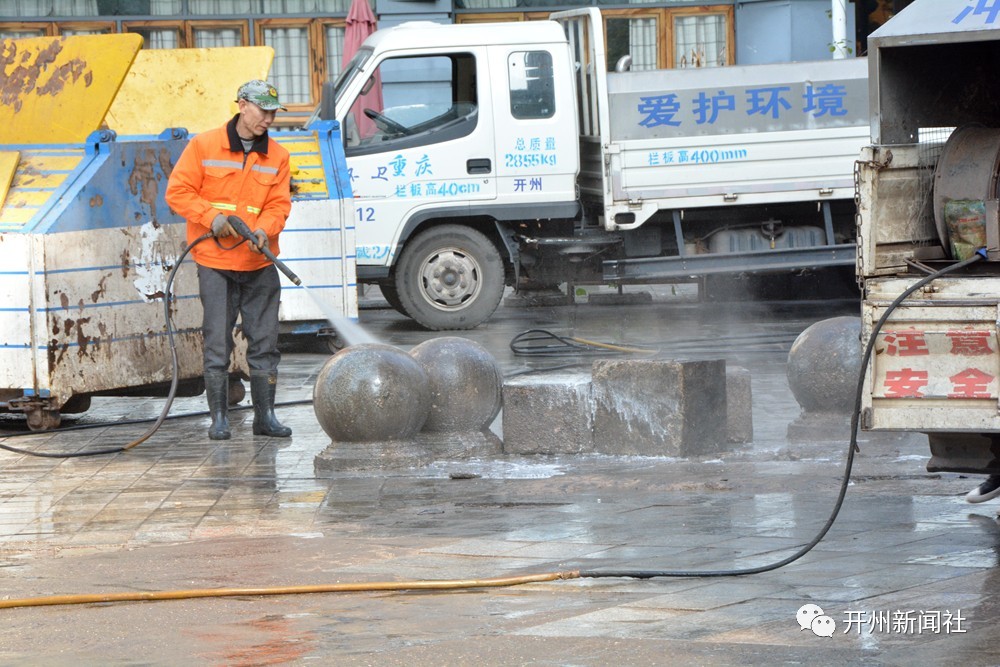 泛亚电竞-开州志愿者体验环卫工：环卫工实在不易，城市环境需要...(图5)