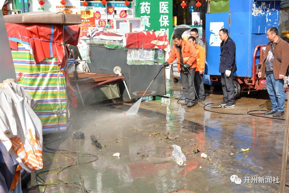 开州志愿者体验环卫工：环卫工实在不易，城市环境需要...‘半岛官方下载入口’(图6)