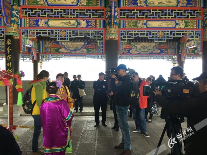 台湾电视台来开州拍专题片了，风雨廊桥、举子园都拍了“博鱼·体育中国入口”(图1)