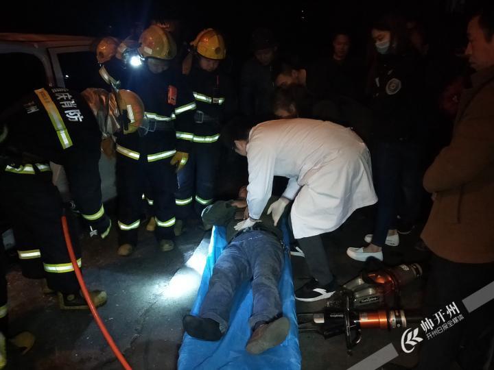 开州消防在白鹤街道成功处置一起车祸救援|江南APP官方网站登录(图4)