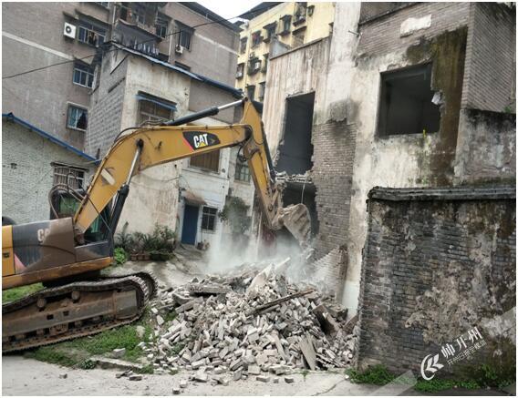 开州文峰街道这500平方米的“破”房子被拆除……_开元棋盘官方网站(图1)