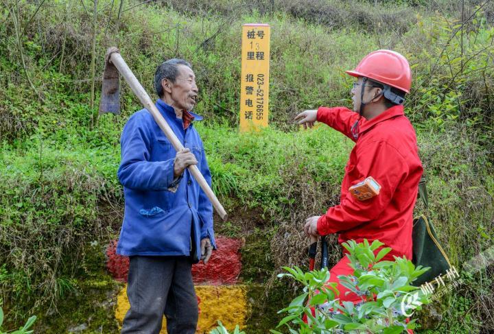 南雅镇大山里的一抹“石油红”，开州采输气作业区巡管工‘泛亚电竞官方入口’(图4)