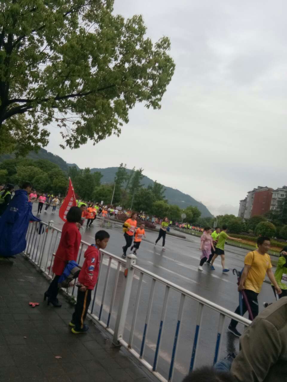 为这些跑马拉松的孩子们点赞_kaiyun官方网站(图3)