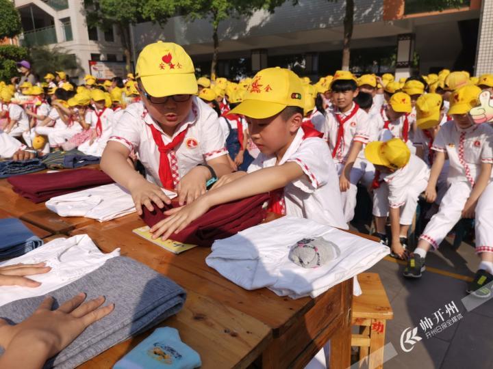 “半岛官网App下载”4月26日，汉丰一校的学生在校园来了一场生活技能大比拼(图2)