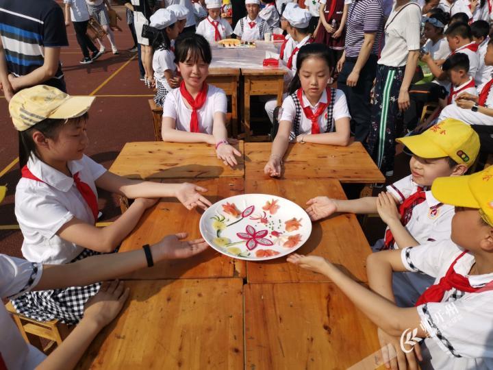 4月26日，汉丰一校的学生在校园来了一场生活技能大比拼-雷火电竞首页(图5)