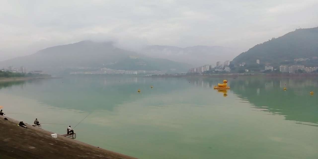 汉丰湖——是一副水墨山水画！|bat365官方网站(图1)