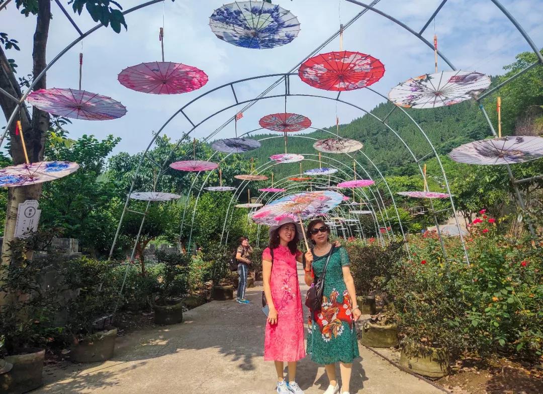 kaiyun官方注册：油纸伞遇上旗袍，开州首届油纸伞民俗文化旅游节 邀你周末去打卡！(图7)