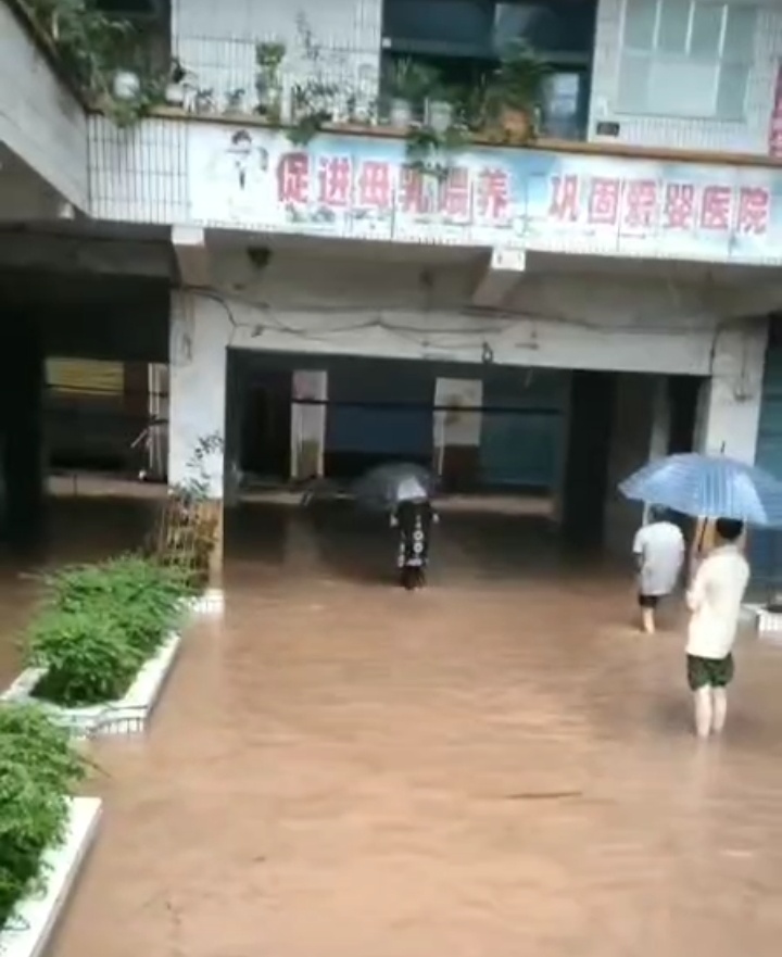 【九游会j9网站首页】昨天暴雨来袭，开州义和洪水侵入！（附视频）(图2)