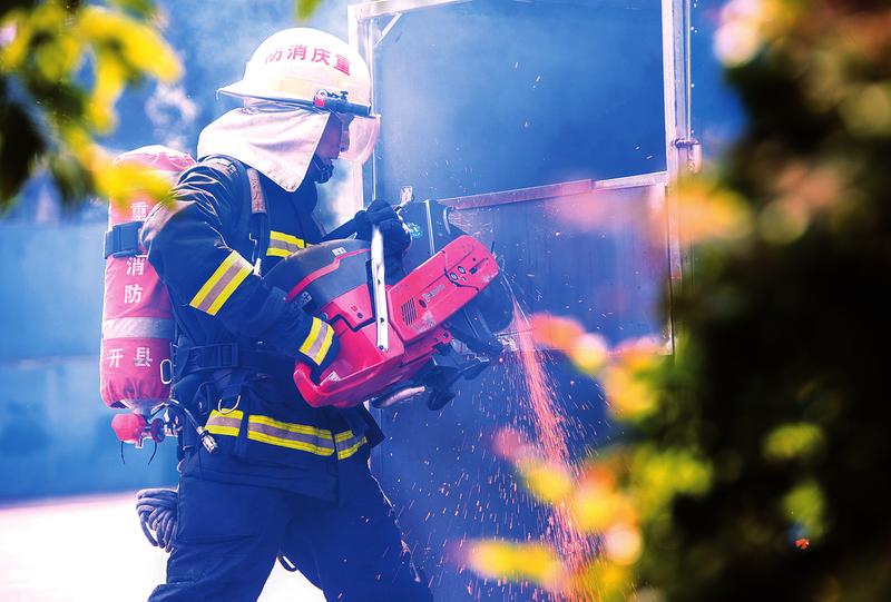 Kaiyun官方网|开州的消防员也太帅了吧！大热天的训练都是为了大家的安全！(图6)