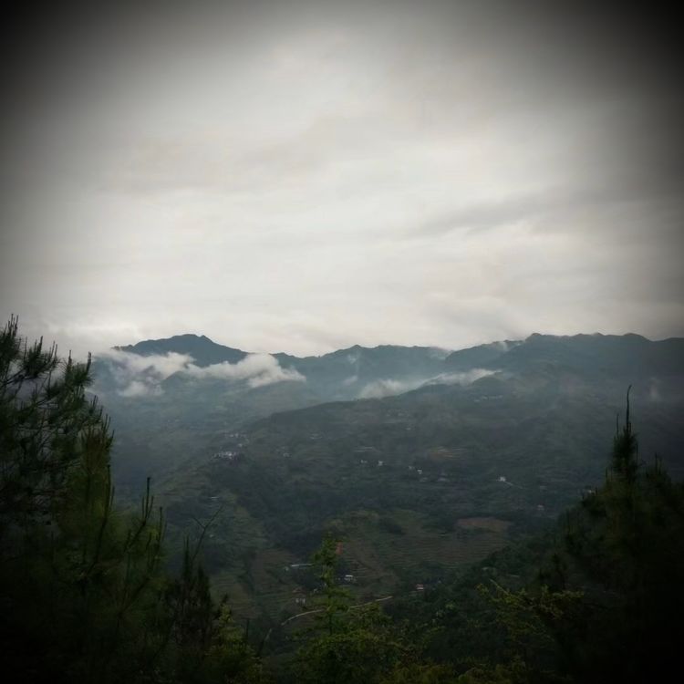 太和寨上观远山1.jpg