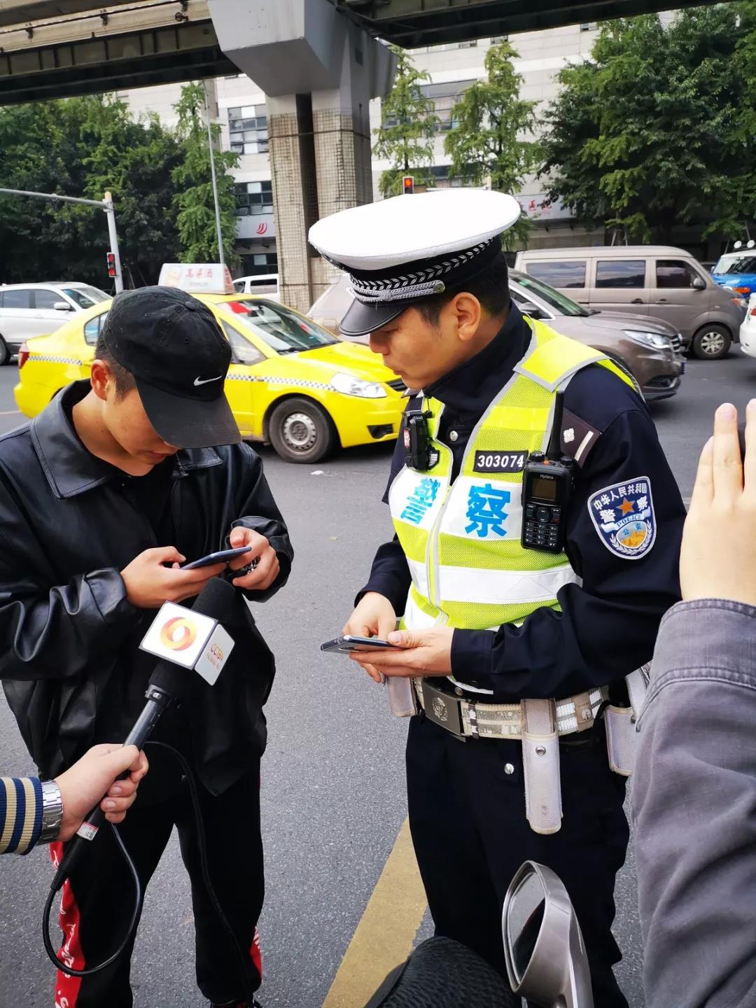 ‘雷火电竞在线登录官网’开州人注意！严查！没上牌的电动车不得上路！(图1)