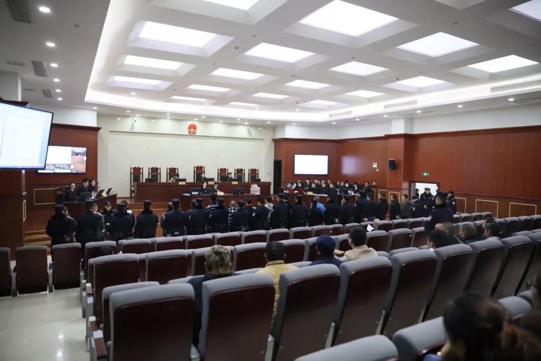 20人公开受审 开州法院开庭审理一起涉黑案|kaiyun(图1)