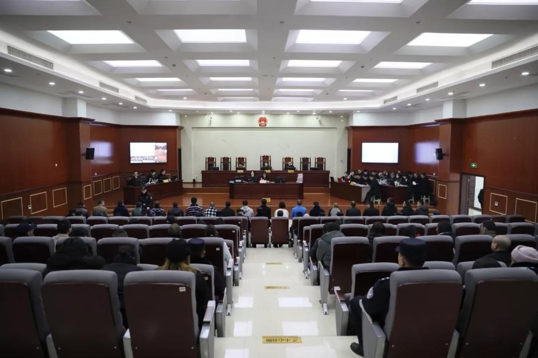 【kaiyun官方注册】20人公开受审 开州法院开庭审理一起涉黑案(图2)