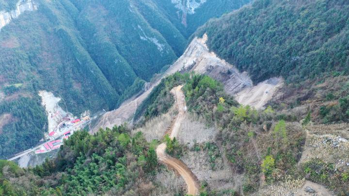 ‘泛亚电竞官方入口’城开高速温泉特大桥T梁架设预计明年1月完，预计2022年建成通车(图3)