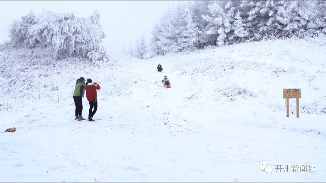 泛亚电竞：河堰人头寨下雪了！冰雪世界美如画，一起去赏雪吧！(图4)