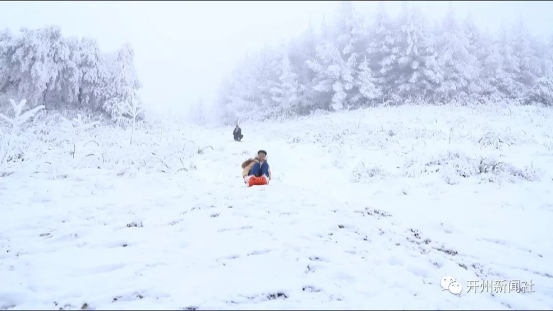 泛亚电竞：河堰人头寨下雪了！冰雪世界美如画，一起去赏雪吧！(图3)