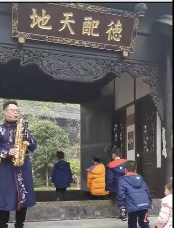 “雷火电竞官方网站”听说了吗？每周末都会有仙女小姐姐在开州举子园翩翩起舞？(图2)