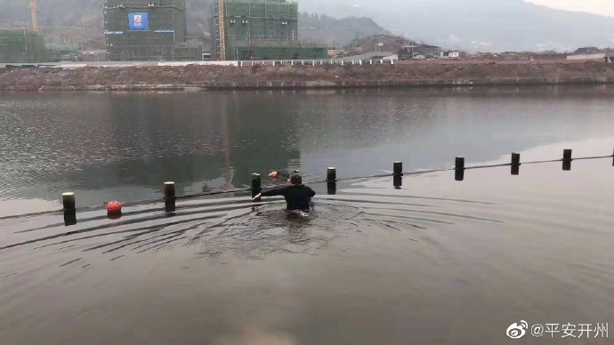 今天中午，一男子在汉丰湖跳湖轻生……|hq体育官方网站(图1)