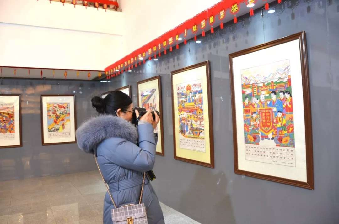好热闹！开州博物馆展出150幅木版年画，市民纷纷前往观赏，你去看了吗？_m6米乐官网在线登录(图6)