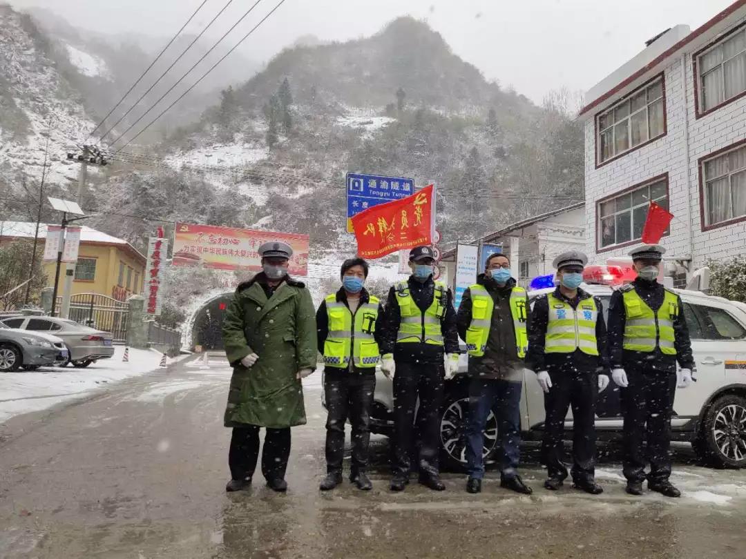 ‘kaiyun官方注册’风雪之中，开州警服蓝、荧光绿一直在(图3)