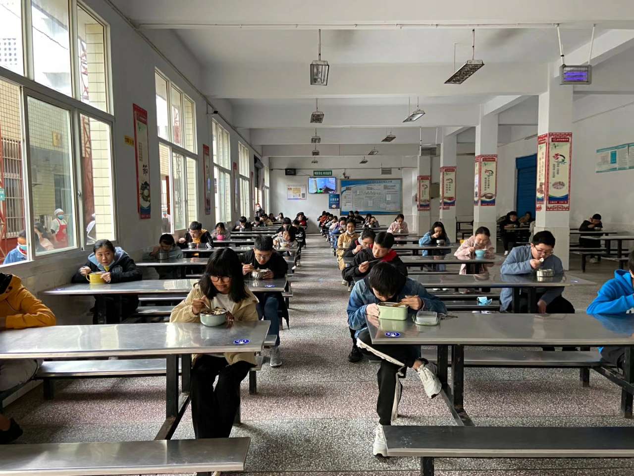 Kaiyun网站|开州区后河中学，初三复学的第一天！(图5)