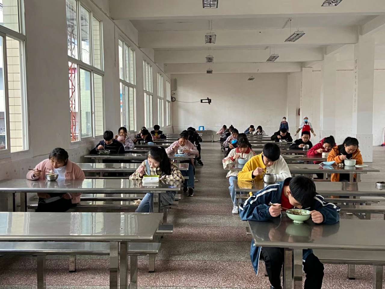 Kaiyun网站|开州区后河中学，初三复学的第一天！(图6)
