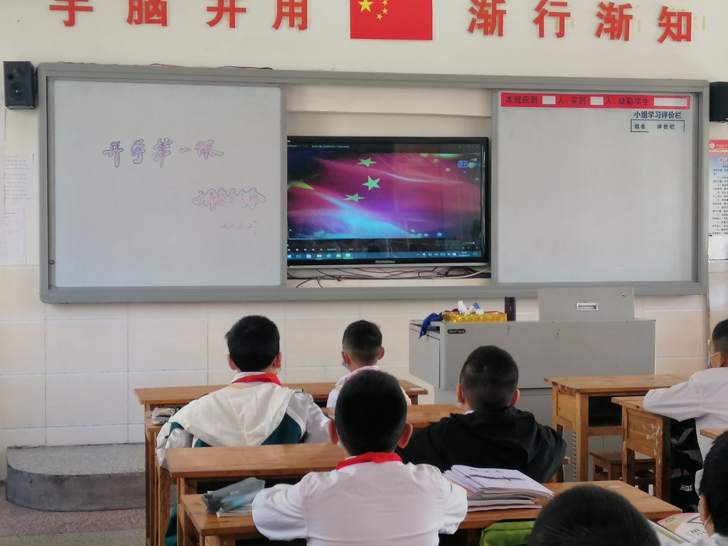 【雷火电竞在线登录官网】今天！开州这些小学生也上学了！这是今早入学场景！(图20)